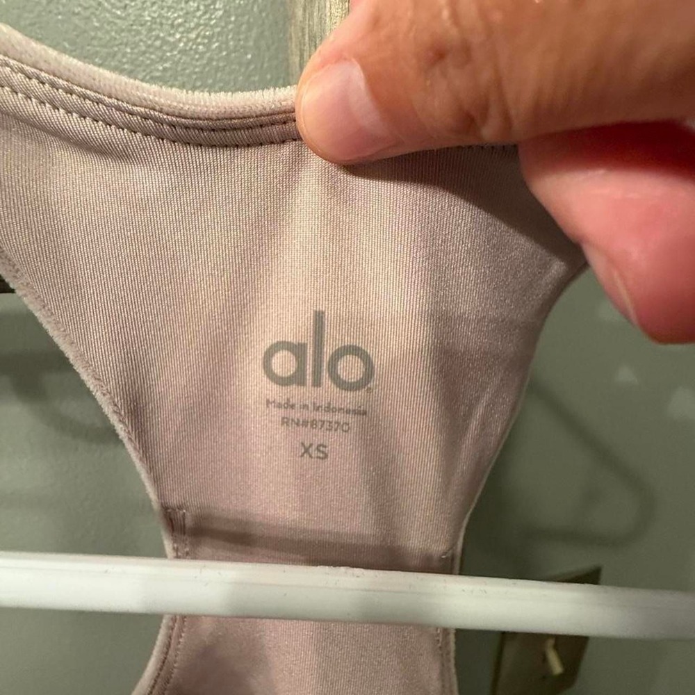 Alo Yoga pink velour scoop neck bra top in XS - Picture 3 of 5